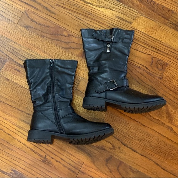 ShoeVibe Brooklyn Mid-Calf Black Boots
Ladies Teen Size 6.5
Smoke Free Home
Bund - Picture 10 of 13